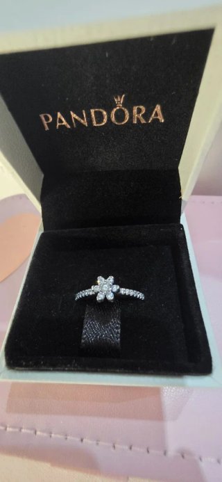 Anillo Flor con Circonitas