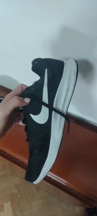 Zapatillas Nike Negras y Blancas