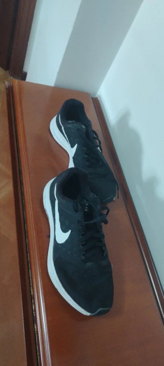 Zapatillas Nike Negras y Blancas