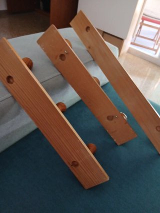 3 Percheros de Madera