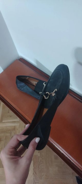 Bailarinas negras con detalle dorado