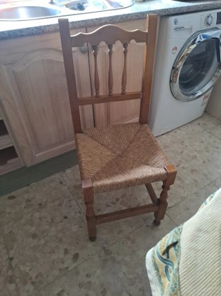Mesa de comedor ovalada con 4 sillas