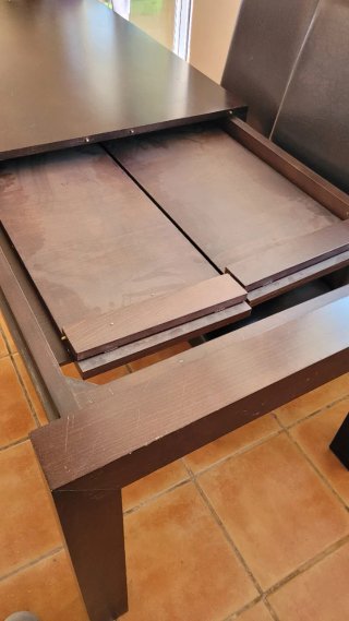 Mesa comedor extensible y 6 sillas oscuras
