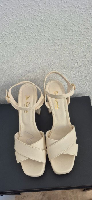 Zapatos de tacón beige