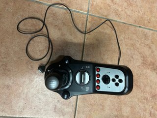 Volante Logitech G25 con pedales y palanca