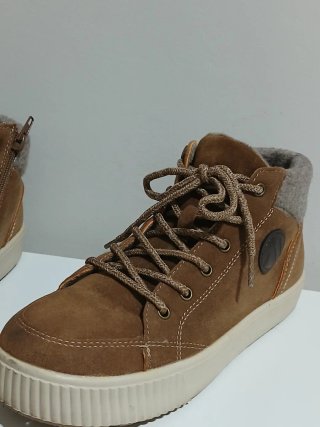 Botín camel con cordones y cremallera