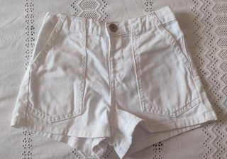 Lote 2 Pantalónes cortos beige, blanco, talla 7/8