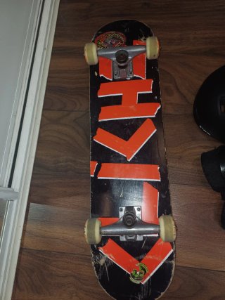 Patinete cliche, casco y protectores patinete