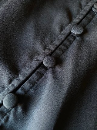Blusa Naf Naf negra con volantes