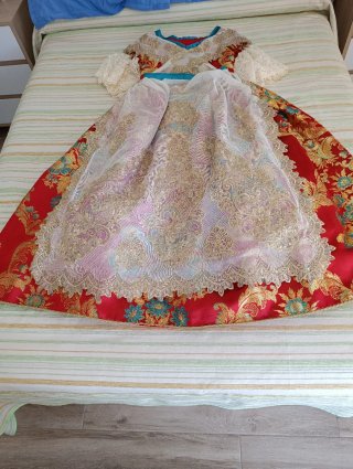 Traje de Fallera Rojo y Dorado