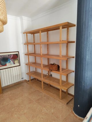 Estantería de madera