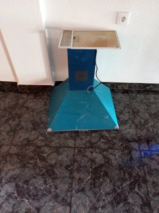 Campana extractora nueva con papeles