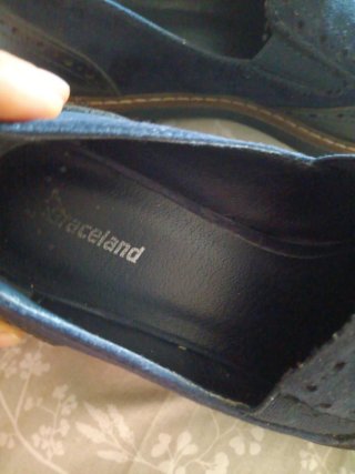 Zapatos mocasines azules con flecos..piel