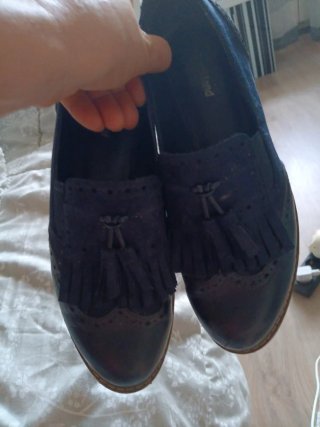 Zapatos mocasines azules con flecos..piel