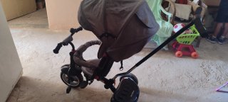 Triciclo infantil con toldo y barra de empuje