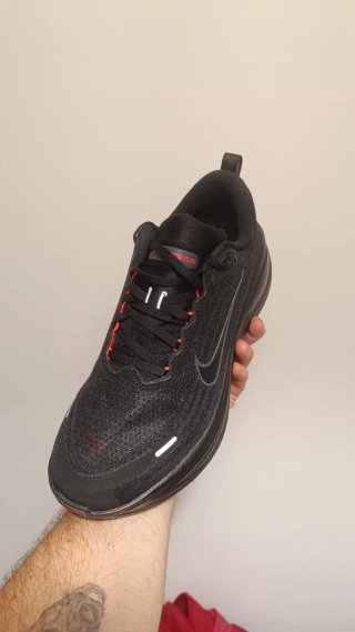 Nike Vomero Plus Negra