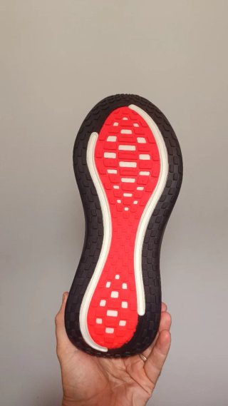 Nike Vomero Plus Negra