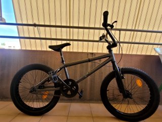 Bicicleta BMX infantil