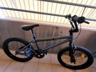 Bicicleta BMX infantil