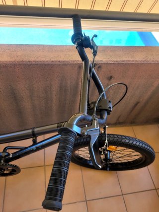 Bicicleta BMX infantil