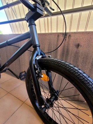 Bicicleta BMX infantil