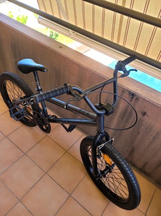 Bicicleta BMX infantil