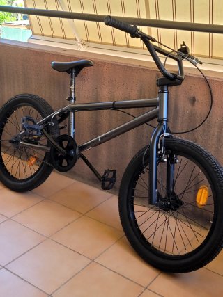 Bicicleta BMX infantil