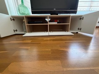 Mueble TV madera y blanco