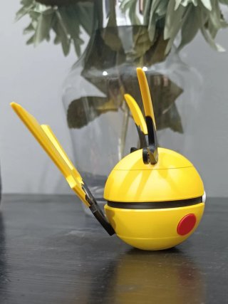Pokéball Raichu Mega Evolución Figura