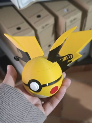 Pokéball Raichu Mega Evolución Figura