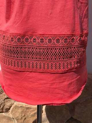 Camiseta Desigual roja con encaje