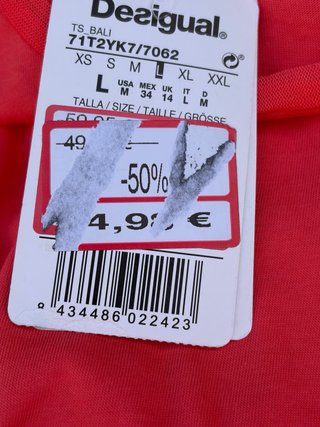 Camiseta Desigual roja con encaje