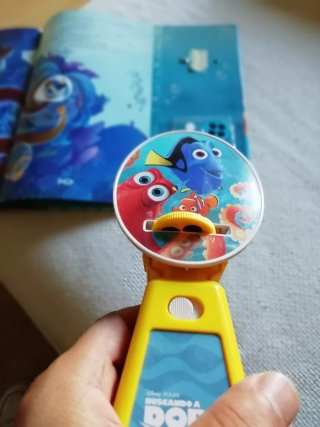 Buscando a Dory. Cine en casa: Cuento con proye...