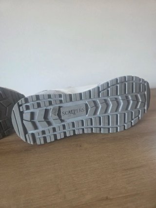 Zapatillas Scalpers Grises y Blancas