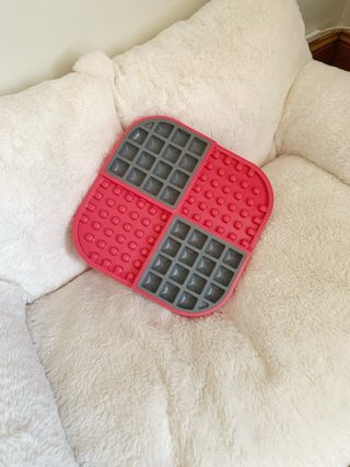 Alfombra de lamido LickiMat SLOMO rosa/gris