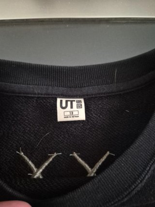 Sudadera Kaws x Uniqlo Negra