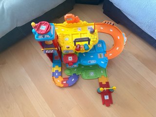 Circuito de coches y garaje infantil