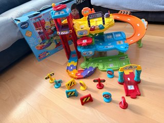 Circuito de coches y garaje infantil