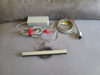 Accesorios Wii: Cargador, Cables y Sensor