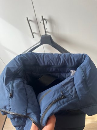 Chaqueta de esquí y nieve azul petróleo de mujer.
