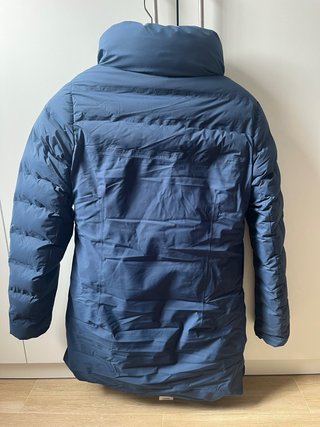 Chaqueta de esquí y nieve azul petróleo de mujer.