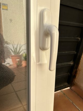Ventana aluminio blanca 99x69