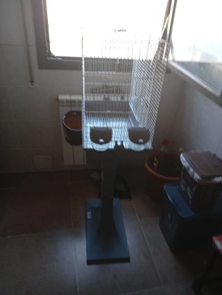 Jaula para pájaros con soporte