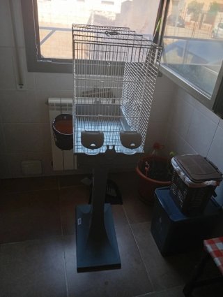 Jaula para pájaros con soporte