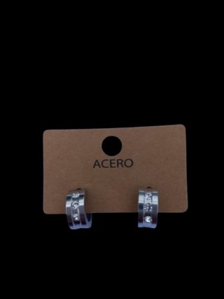 Pendientes de Aro y Tres Piedras Tipo Diamante