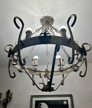 3 Lámpara de forja y 11 candelabros.