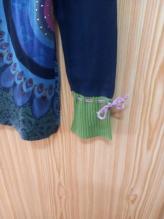 Jersey Desigual azul con estampado floral