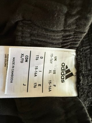 Pantalón corto Adidas negro y naranja talla 15/16