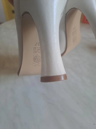 Scarpe eleganti bianche con cinturino