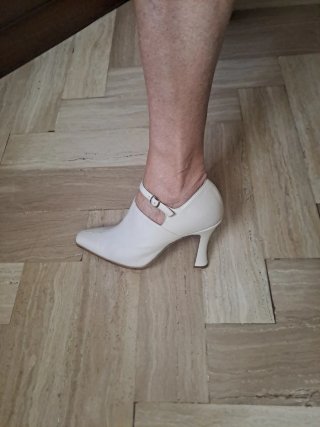 Scarpe eleganti bianche con cinturino